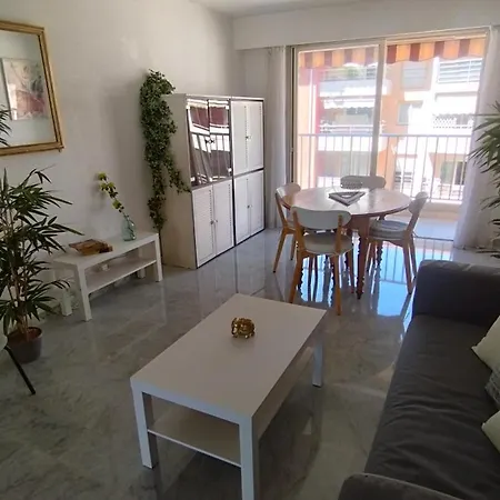 Beautiful 2 Bedroom Port - 5 Min To Beaches 아파트