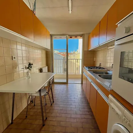 Beautiful 2 Bedroom Port - 5 Min To Beaches 아파트 *