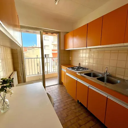 Beautiful 2 Bedroom Port - 5 Min To Beaches 아파트 *